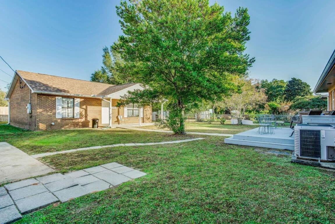 Brilliant In Bellview-Back Unit-- Mins To Nas Pensacola, Beach, Shopping Exteriör bild